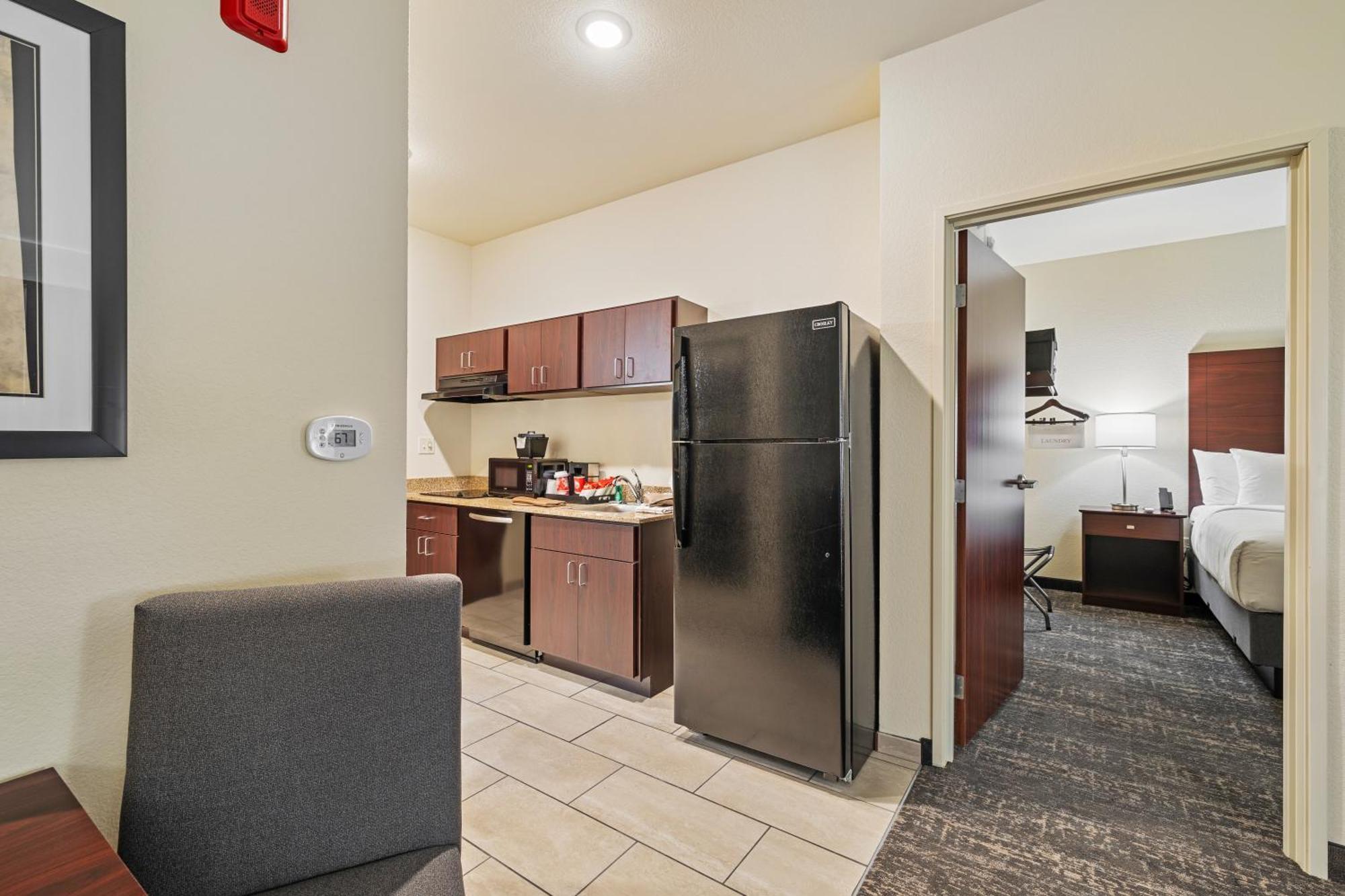 Hotel Cobblestone & -
